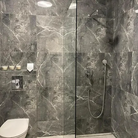 Premium Victoria 141 *